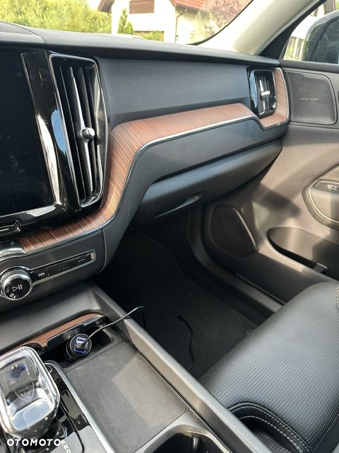 Volvo XC 60 B4 B Plus Dark - 11