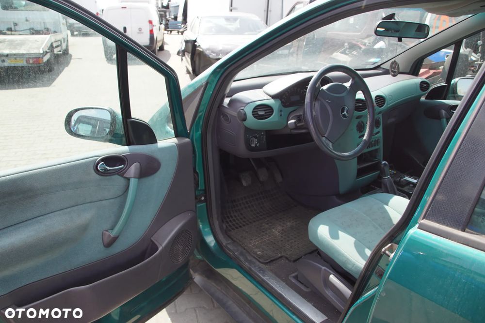 Auto na części - Mercedes A-Klasa W168 1.4 82 KM 166940 716501 282 1998R Silnik Skrzynia Drzwi Maska Błotnik Klapa Zderzak Lusterko Lampa Klamka Szyba Deska Kokpit Sterownik Moduł Czujnik Licznik Panel Kierownica - 10