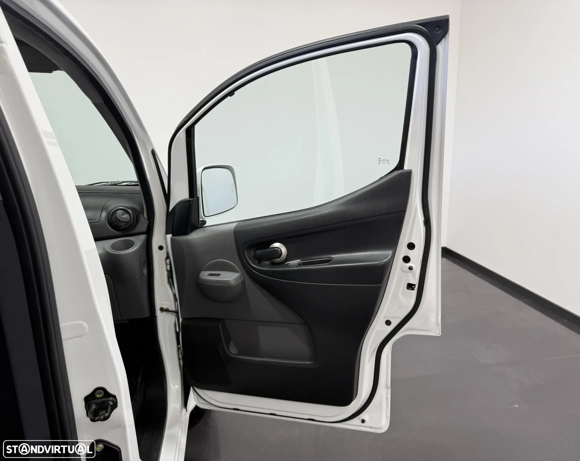 Nissan NV200 Evalia - 45