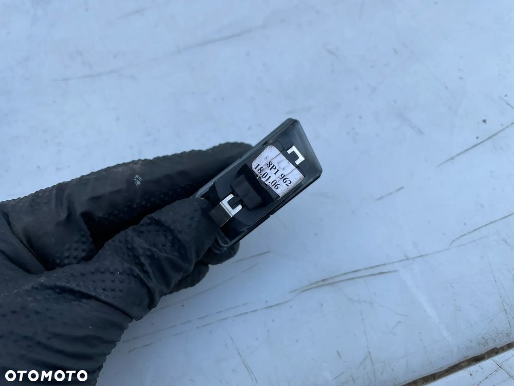 PRZEŁĄCZNIK CENTRALNEGO ZAMKA AUDI A3 8P 3D 8P1962107 - 3