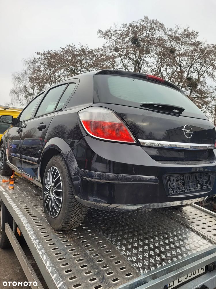 Części- Opel Astra  Pojemność: 1598 Moc: 77kW  Rok: 2006  Benzyna - 3
