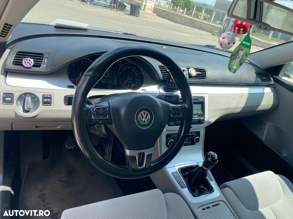 Volkswagen Passat - 13