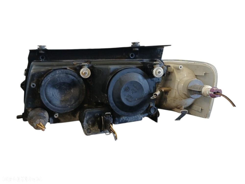 LAMPA PRAWA PRZEDNIA PRZÓD KIERUNKOWSKAZ VW PASSAT B5 - 2