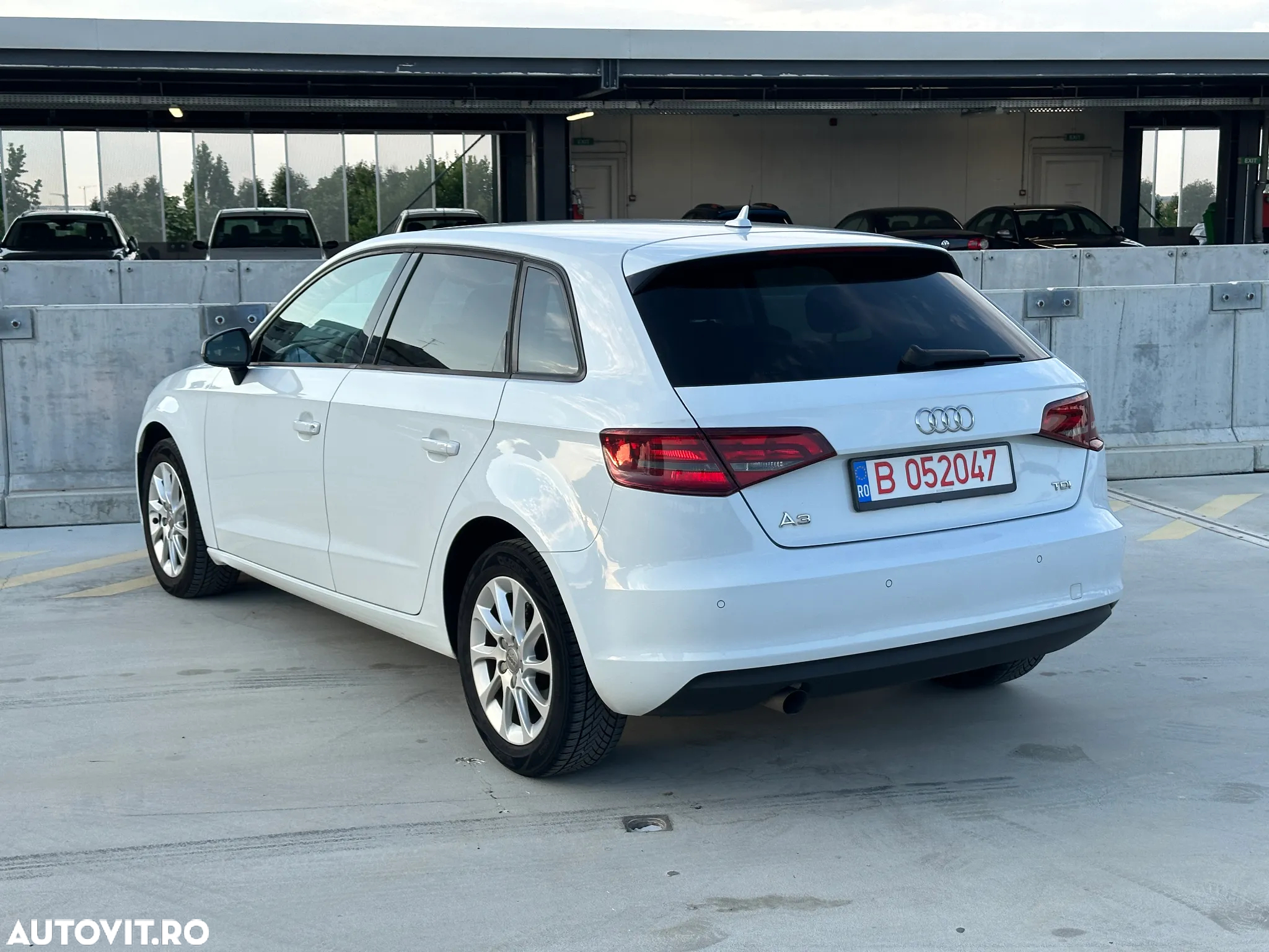 Audi A3 1.6 TDI Sportback S tronic design - 4