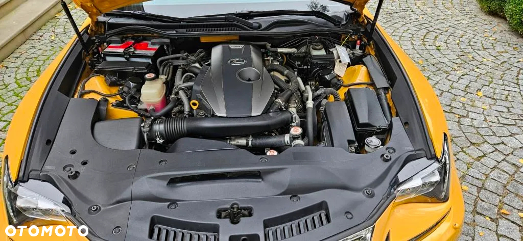 Lexus RC 200t / 300 F Sport - 16