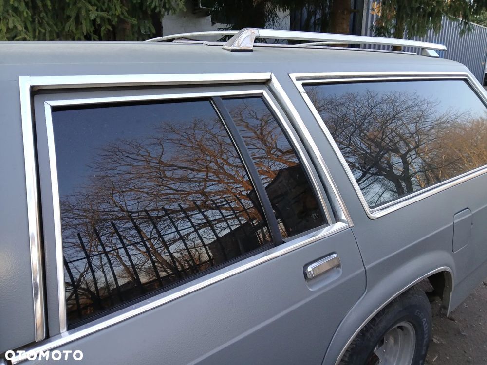 Ford Crown - 32