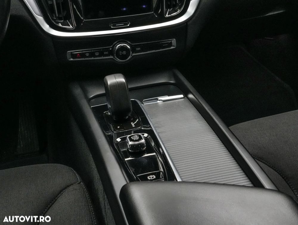 Volvo V60 B3 MHEV AT Core - 19