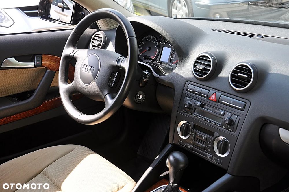 Audi A3 3-drzwiowe 1.6 Attraction - 20