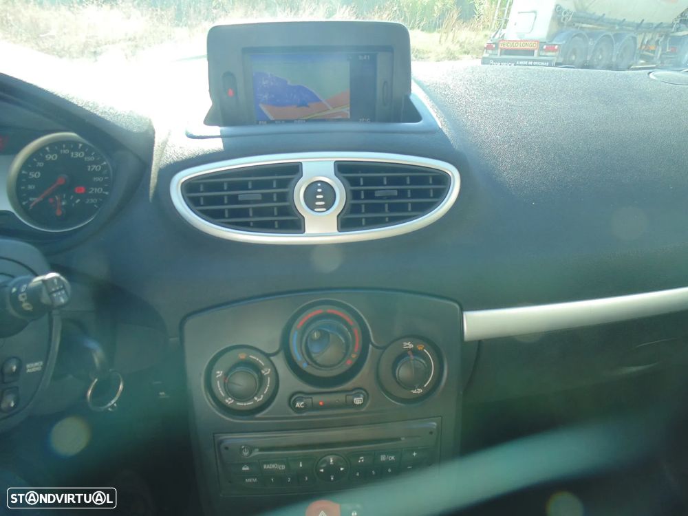 Renault Clio Break 1.2 16V Dynamique S - 25