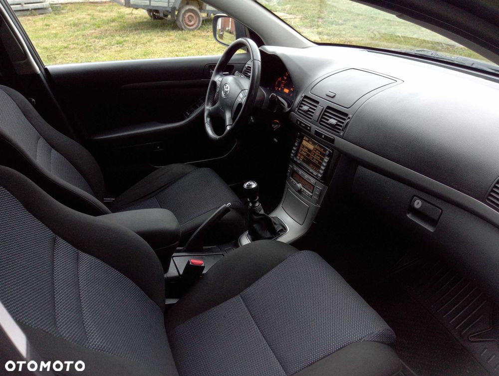 Toyota Avensis - 7