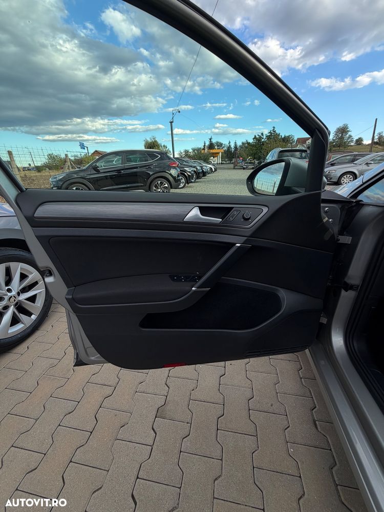 Volkswagen Golf - 11