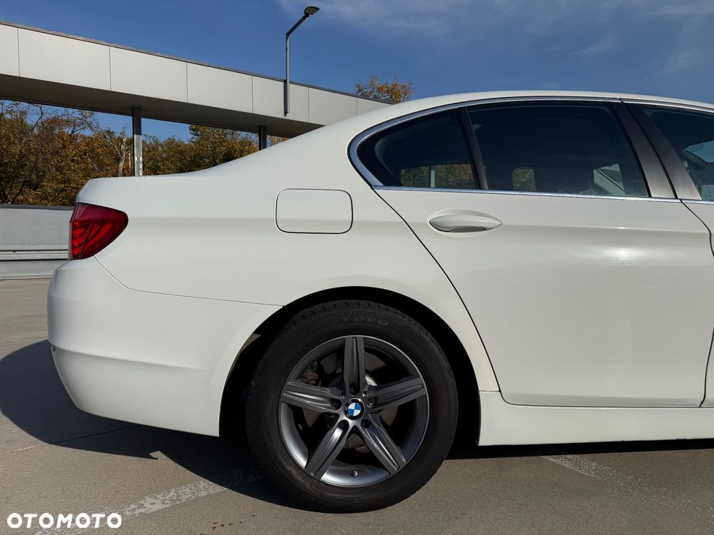 BMW Seria 5 523i - 11