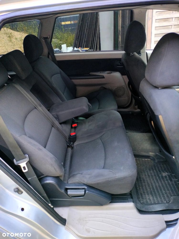 Mitsubishi Grandis - 25