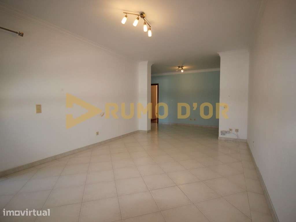 Apartamento T1 com parqueamento - Grande imagem: 3/13