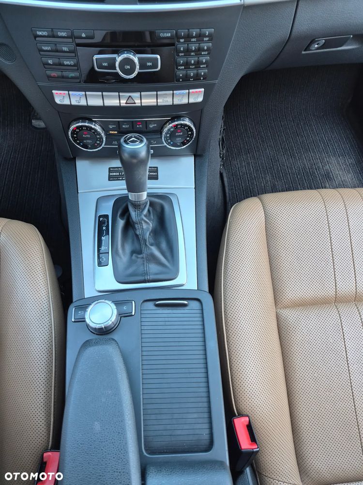Mercedes-Benz Klasa C 300 CDI BlueEff 4-Matic Avantgarde - 24