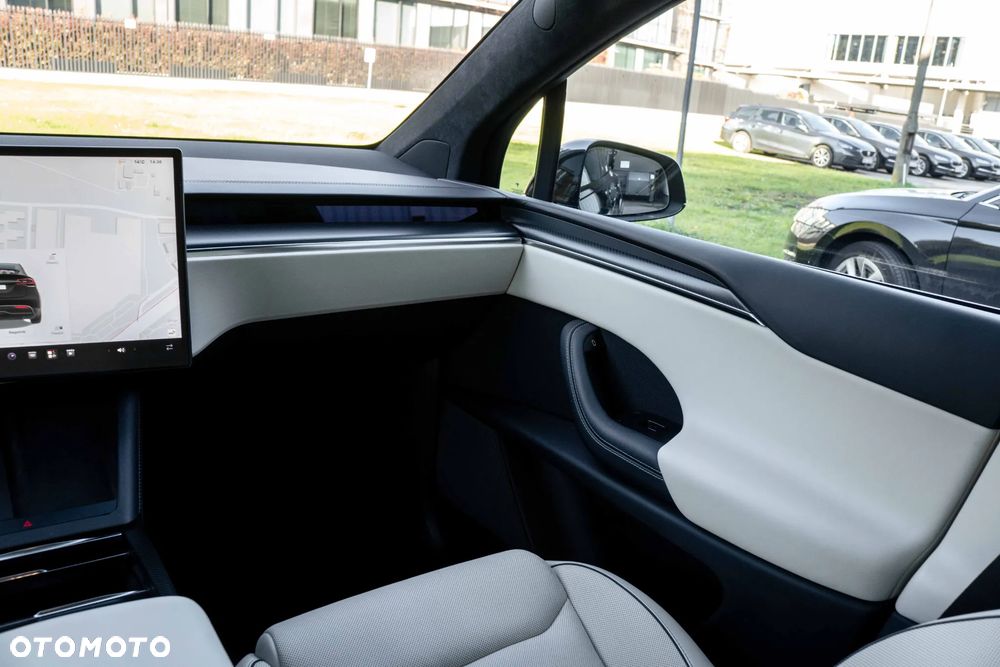 Tesla Model X Plaid - 20