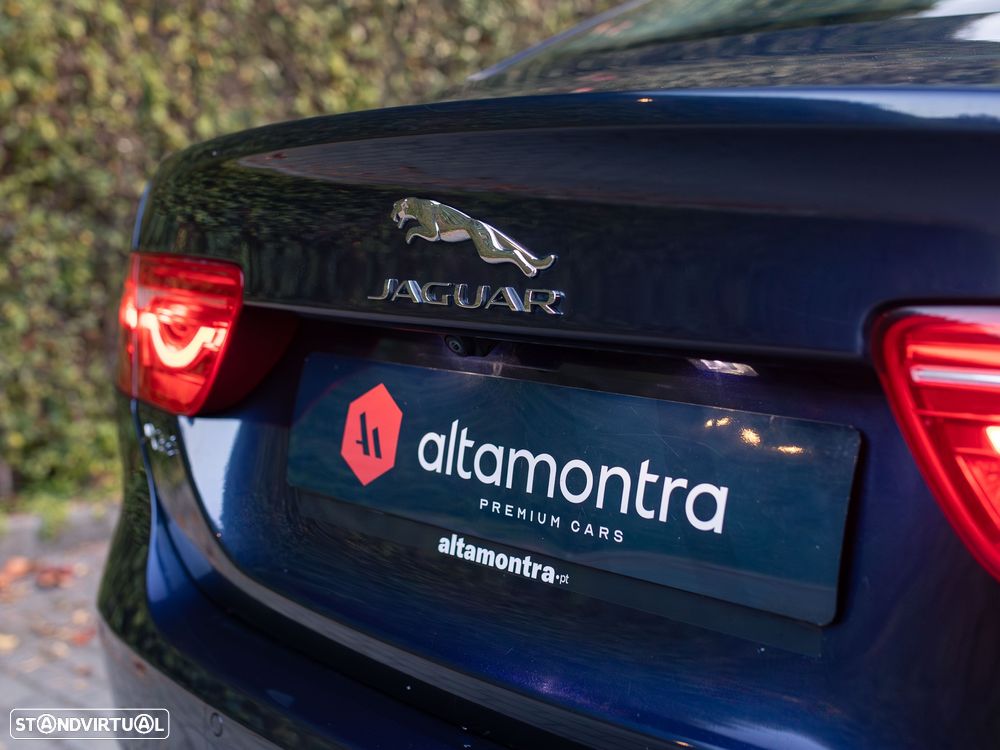 Jaguar XE 2.0 D Prestige - 12