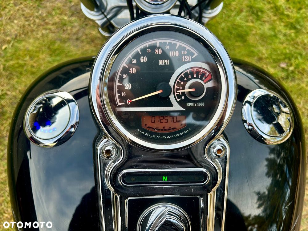 Harley-Davidson Dyna Fat Bob - 8