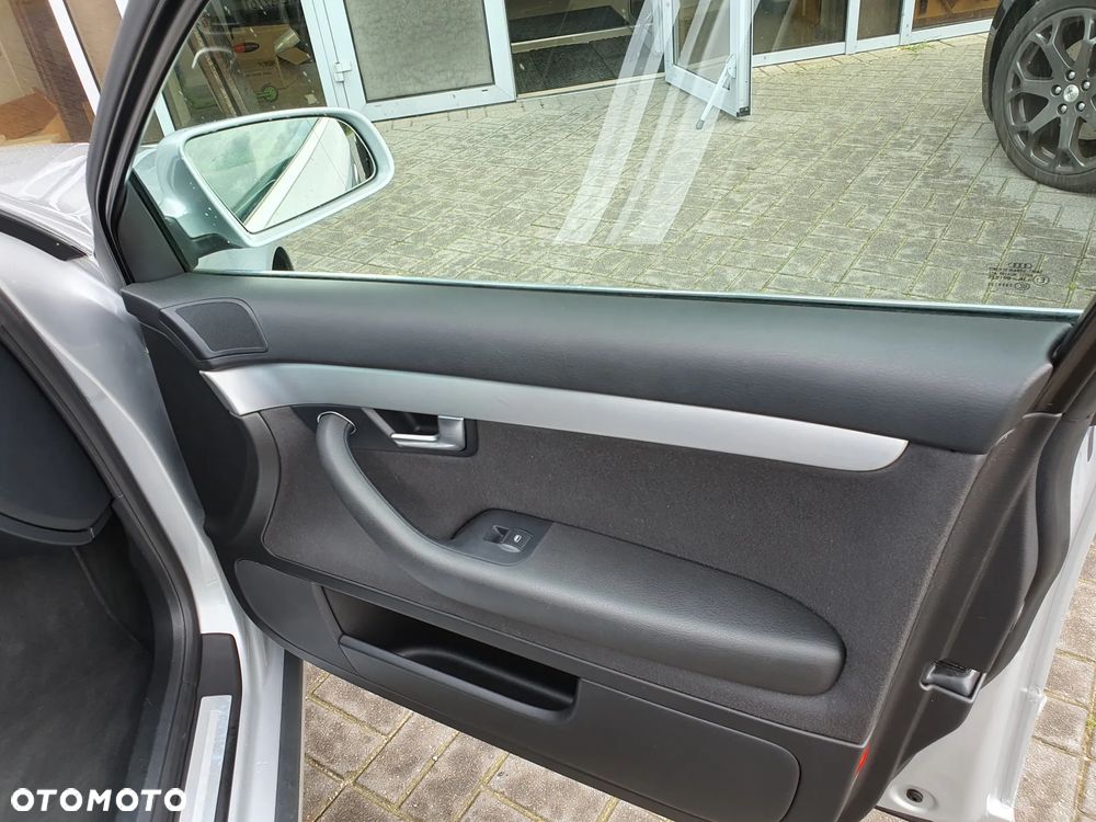 Audi A4 Limousine - 9