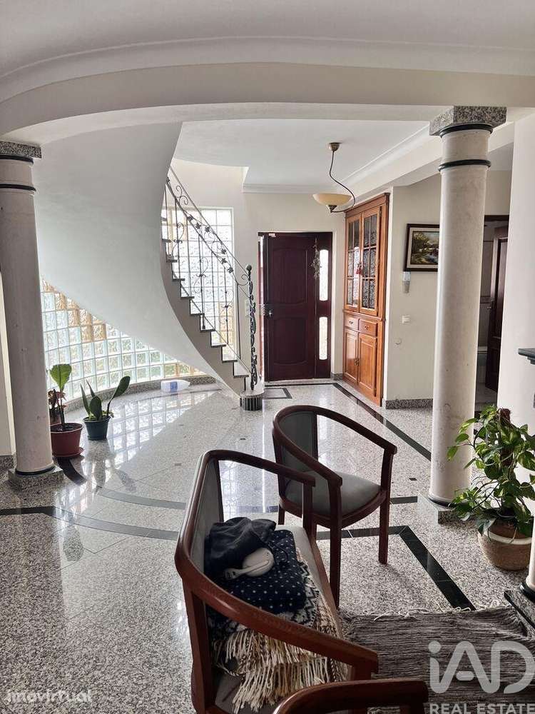 Moradia isolada T4 em Fernão Ferro de 230 m2 - Grande imagem: 3/28