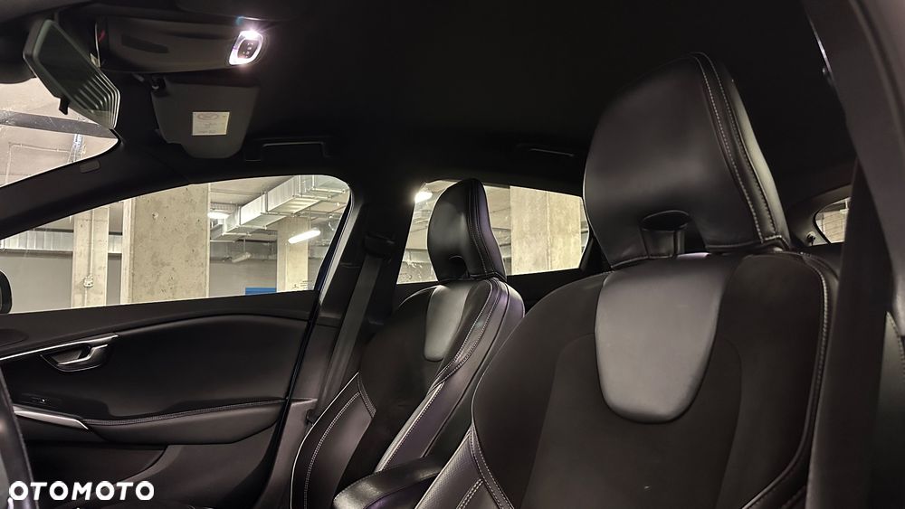 Volvo V40 D4 Drive-E R-Design Summum - 33