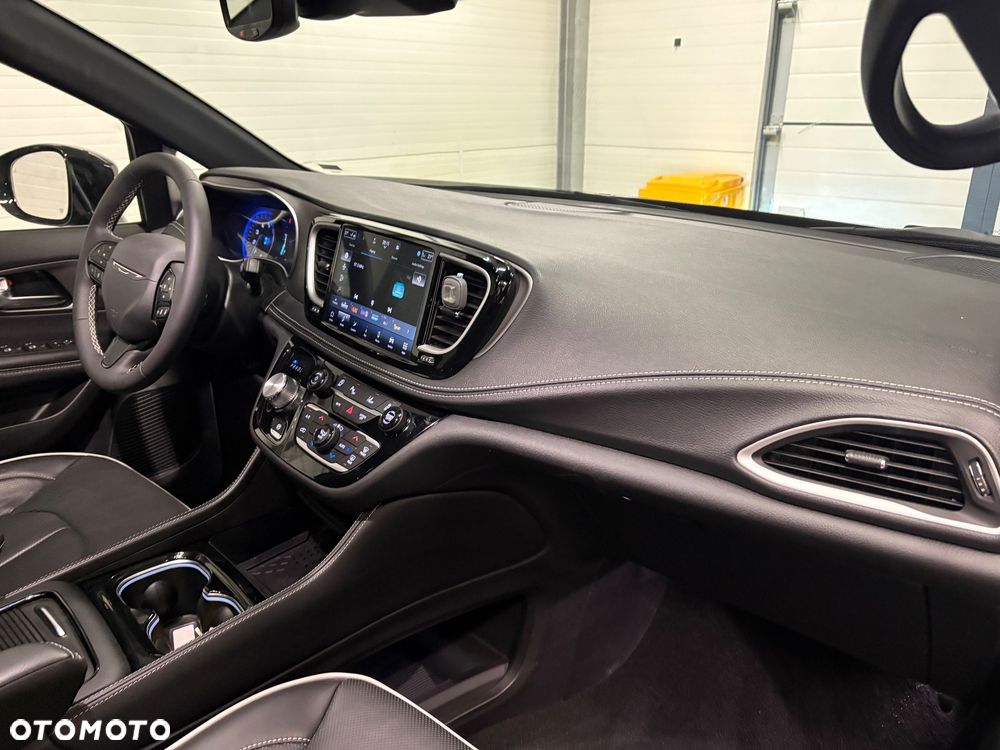 Chrysler Pacifica - 28