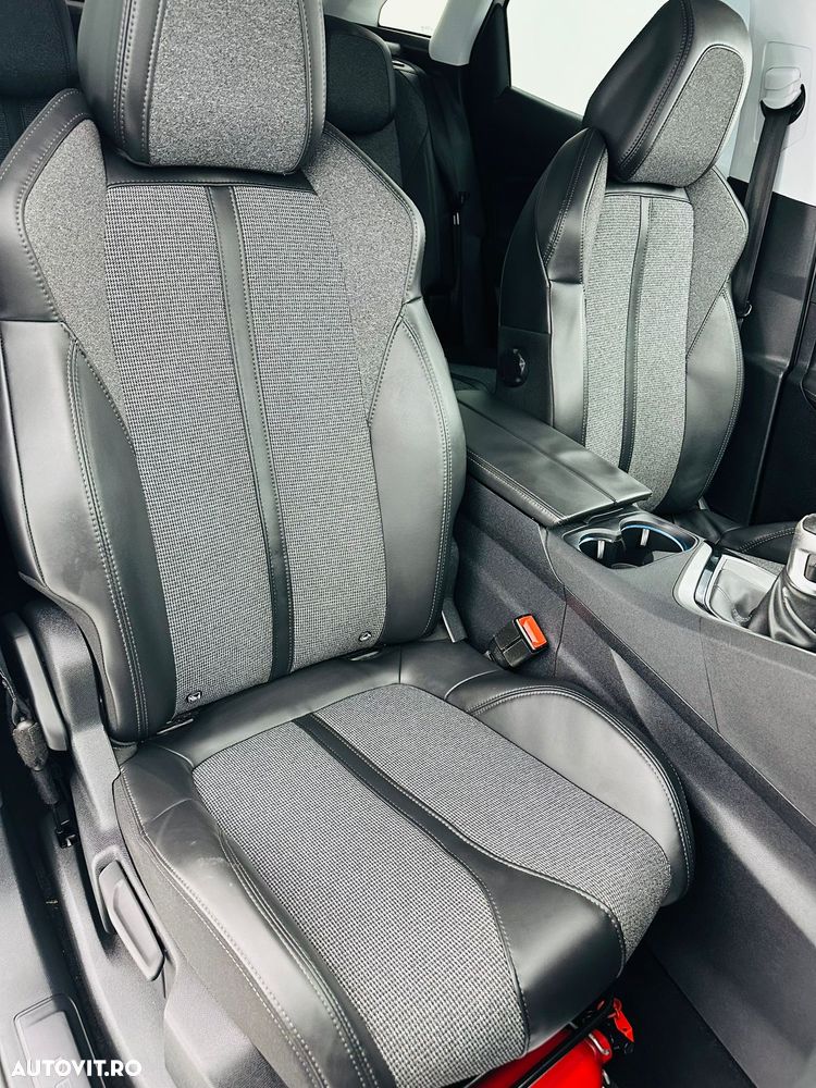 Peugeot 3008 PureTech 130 Stop & Start GPF Allure - 16