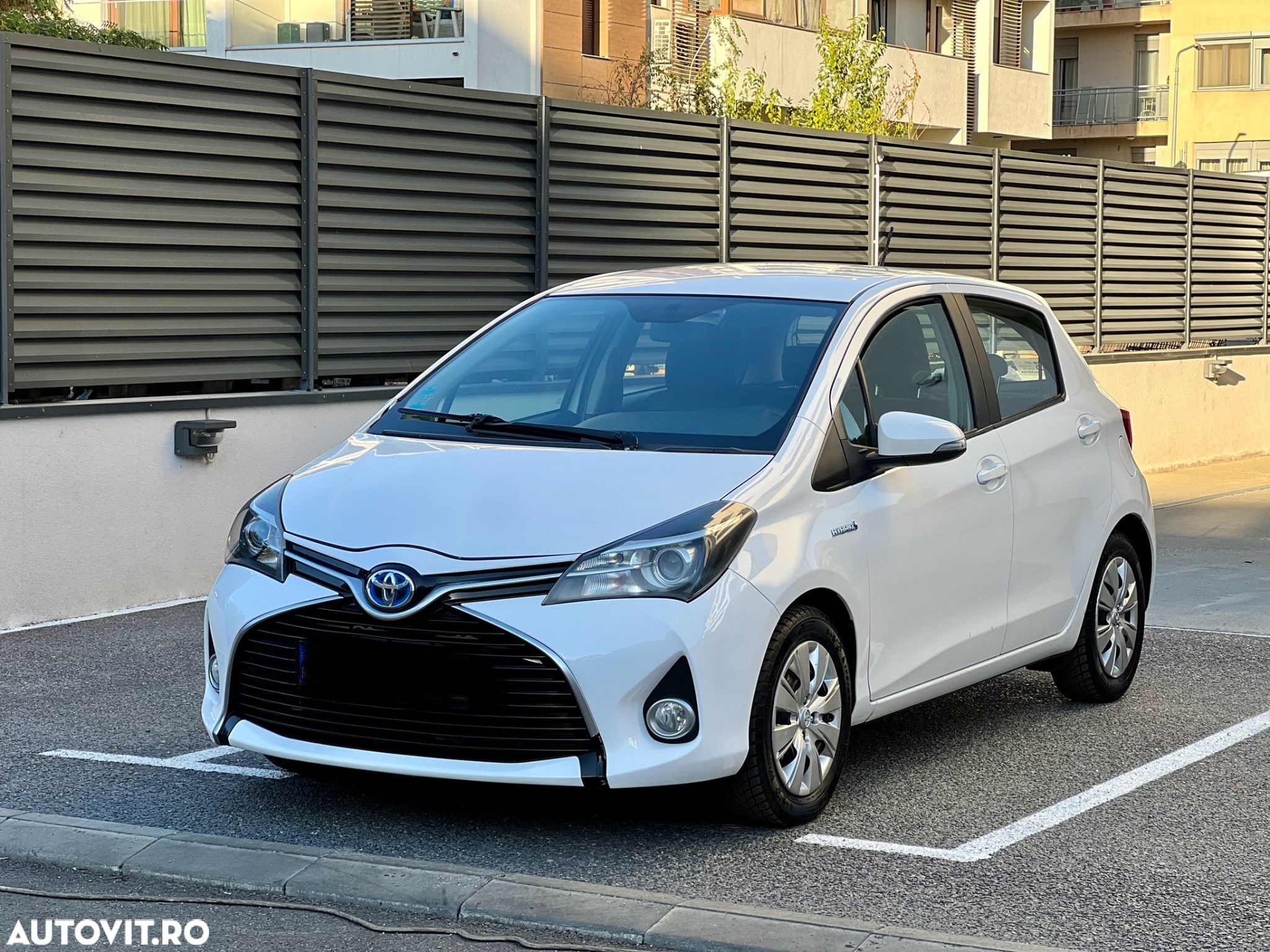 Toyota Yaris 1.5 VVT-i HSD Sol - 1