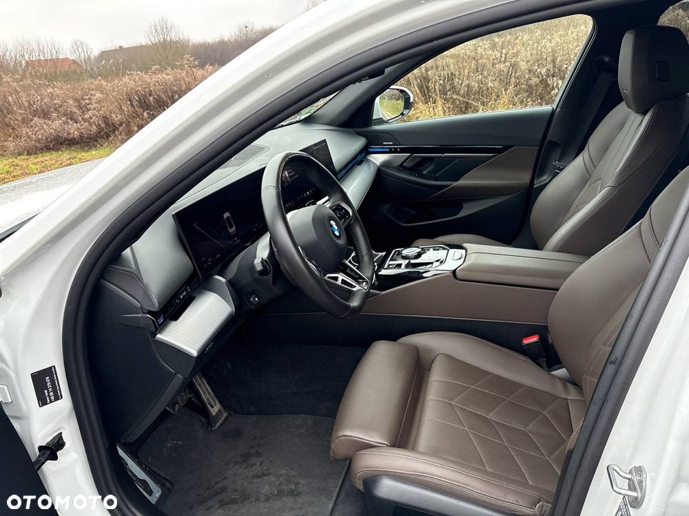 BMW Seria 5 520d xDrive - 17