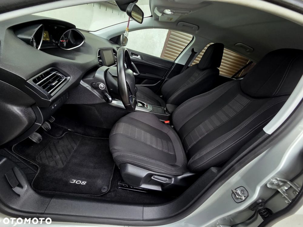 Peugeot 308 1.2 PureTech GPF Allure S&S - 6