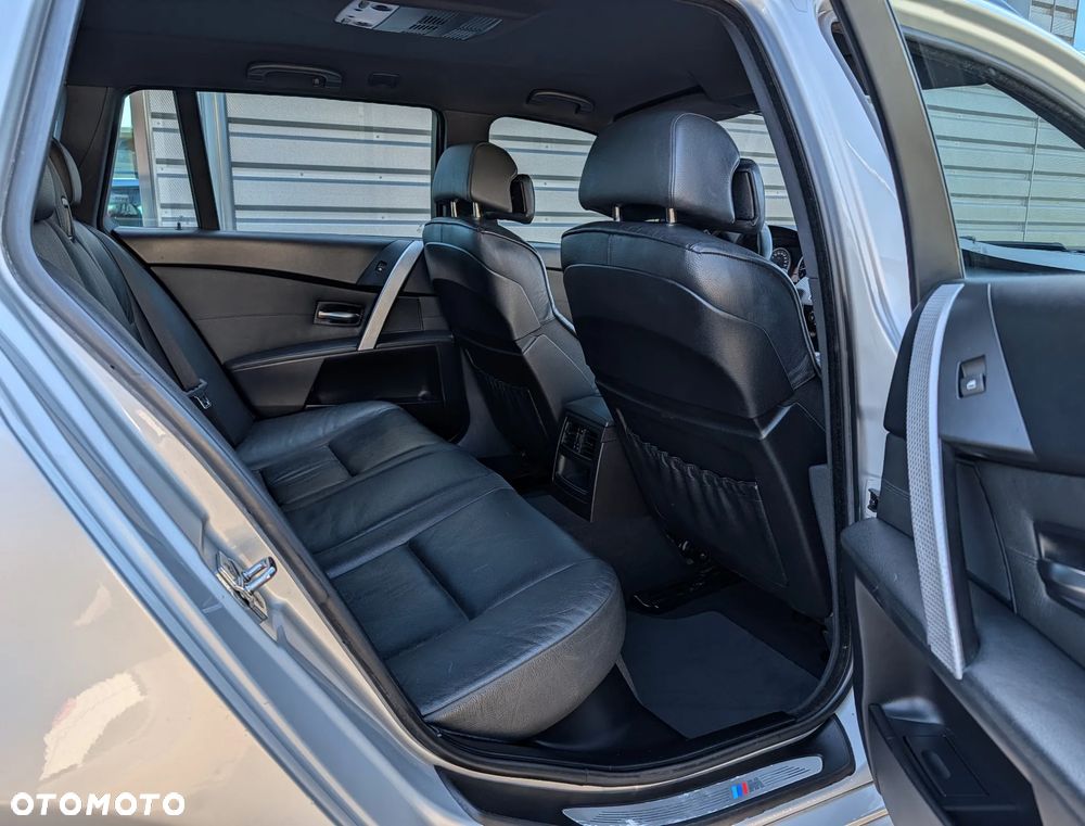 BMW Seria 5 545i - 25