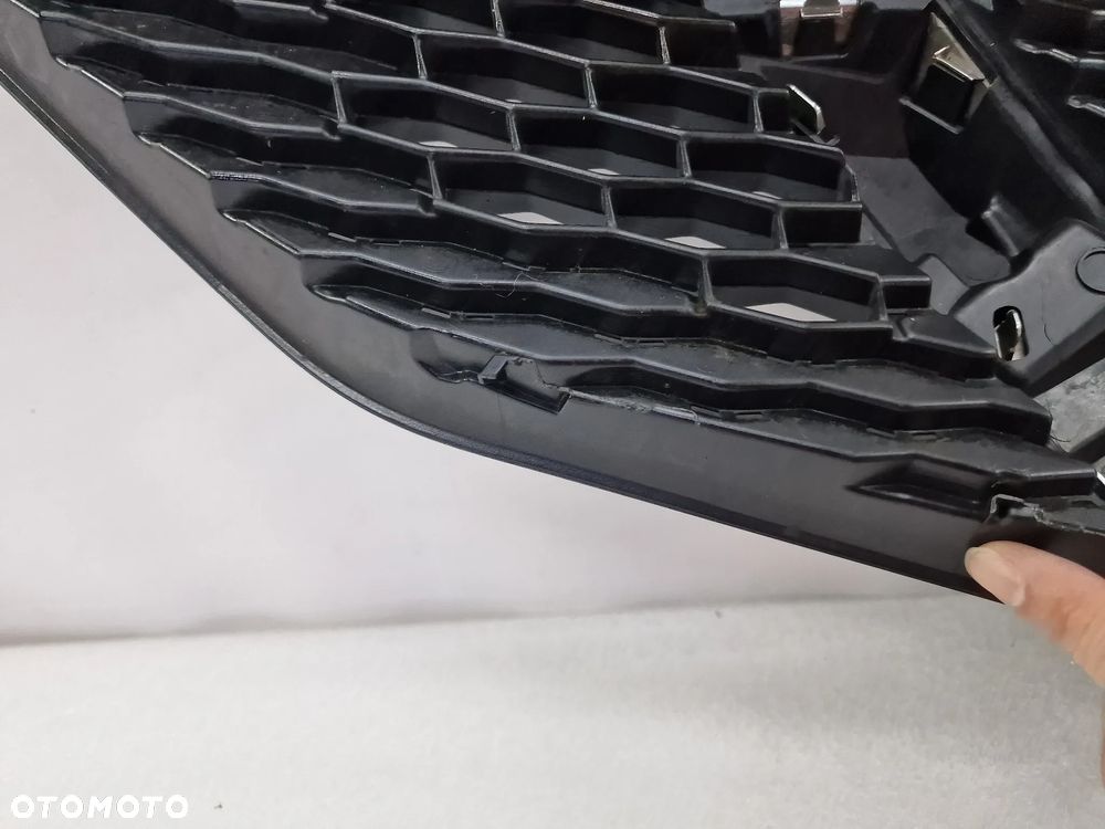 NISSAN QASHQAI J11 ATRAPA / GRILL PRZEDNI PRZÓD NA / POD KAMERĘ , NR 62310-4EA0D / 62310-4EM0D , NR AUKCJI GL265 - 18