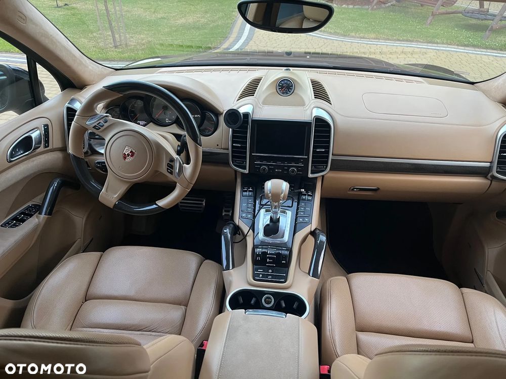 Porsche Cayenne GTS - 9