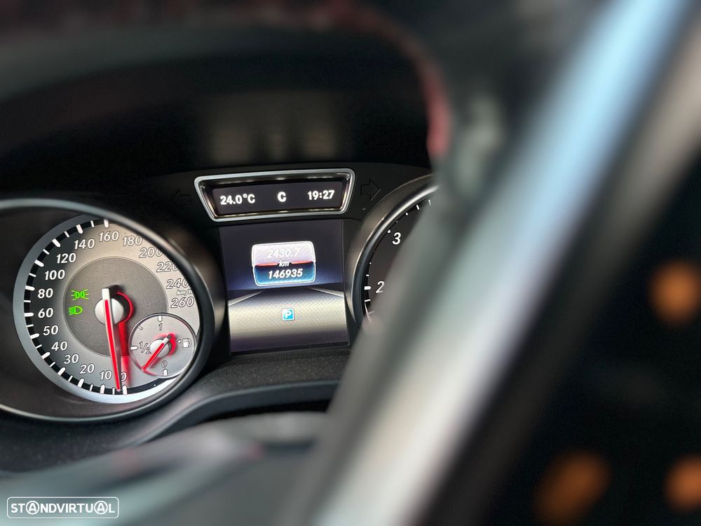 Mercedes-Benz CLA 200 d Shooting Brake AMG Line - 2