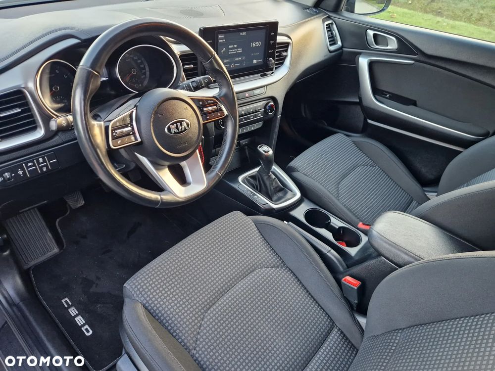 Kia Ceed - 22