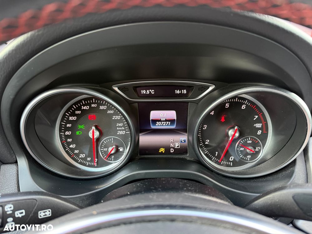 Mercedes-Benz GLA 200 7G-DCT AMG Line - 34