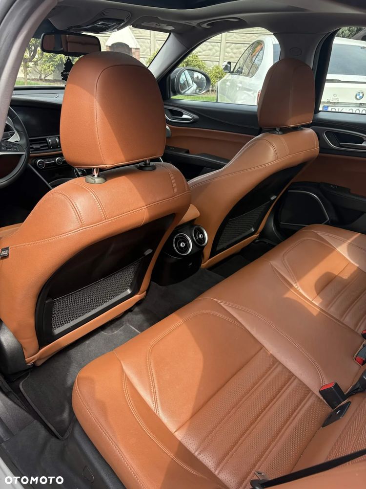 Alfa Romeo Giulia 2.0 Turbo 16V AT8-Q4 Veloce Ti - 10