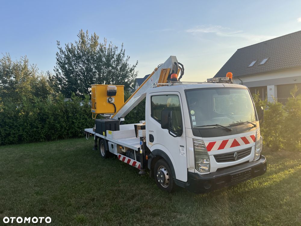 Renault Maxity - 1