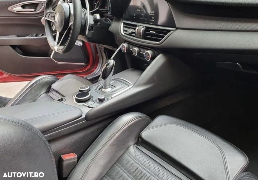 Alfa Romeo Giulia 2.2 JTDM AWD Aut. Veloce - 13