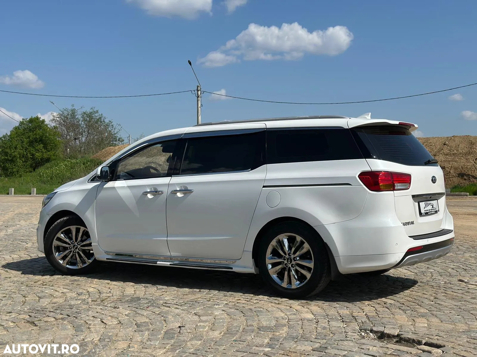 Kia Carnival - 7