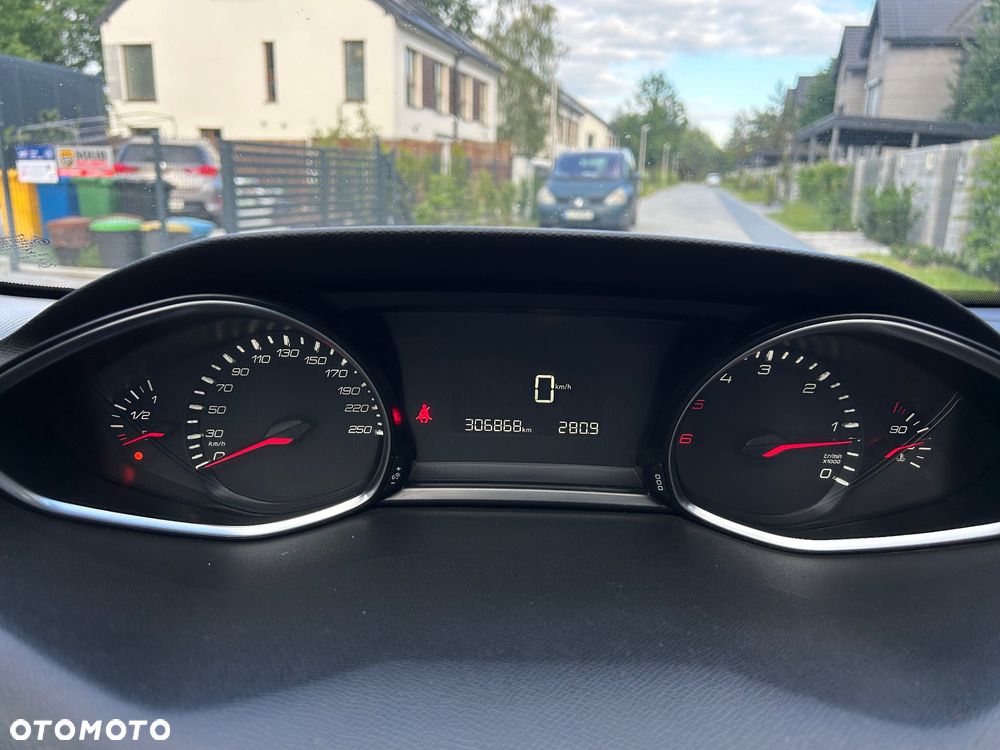Peugeot 308 1.6 e-HDi Allure S&S - 11