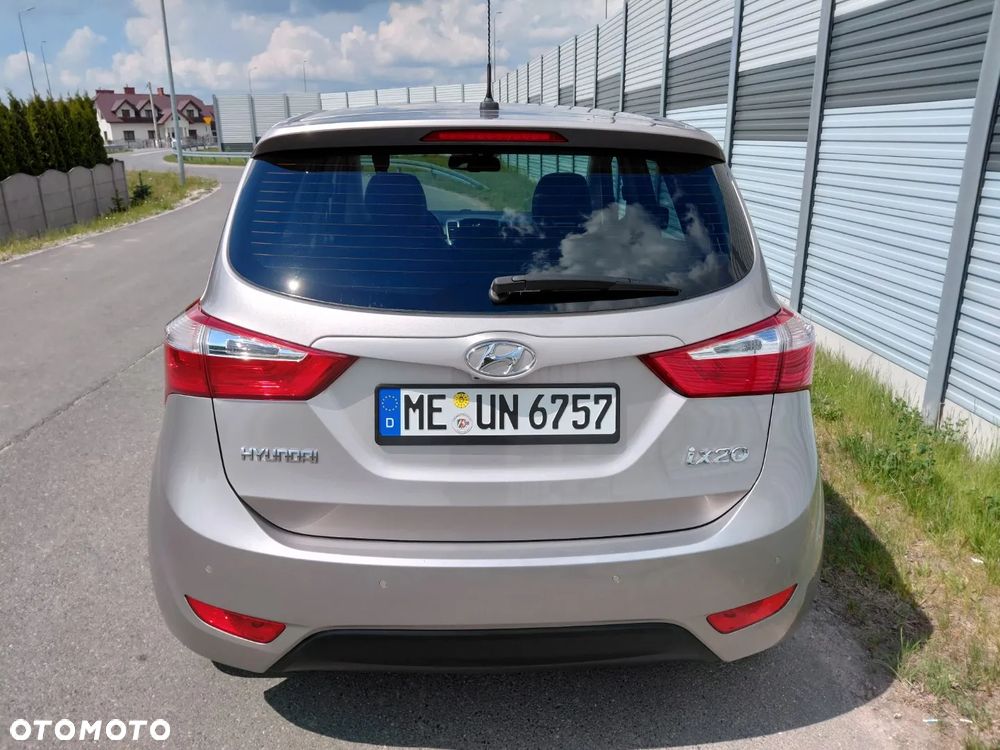 Hyundai ix20 1.4 Premium blue - 4