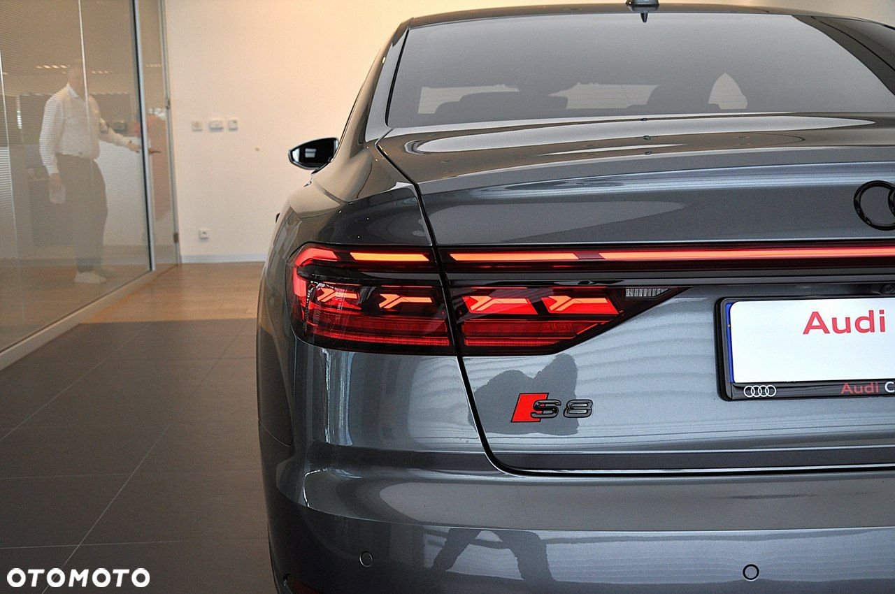 Audi S8 - 10