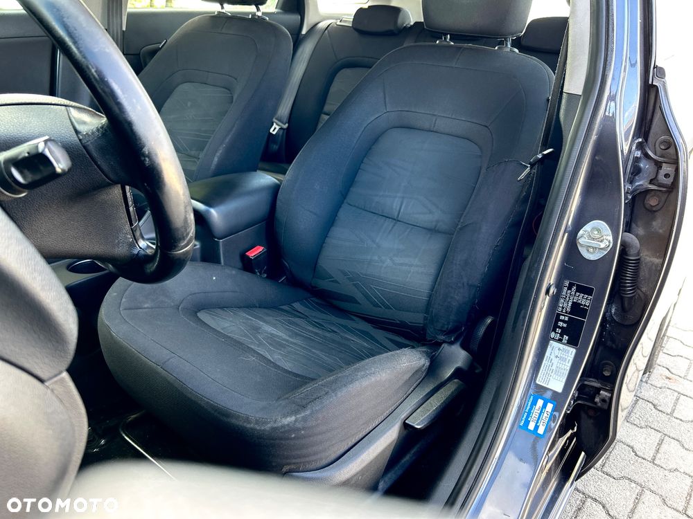 Kia Ceed - 13