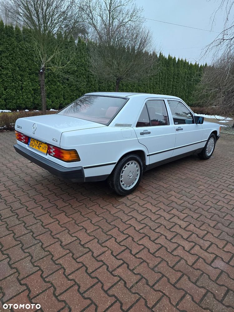 Mercedes-Benz W201 (190) - 4