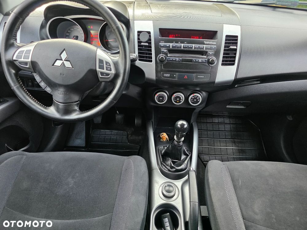 Mitsubishi Outlander 2.0 DID Intense - 24