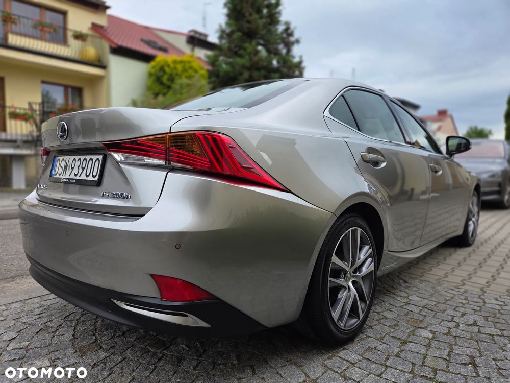 Lexus IS 300h Business Edition - 8