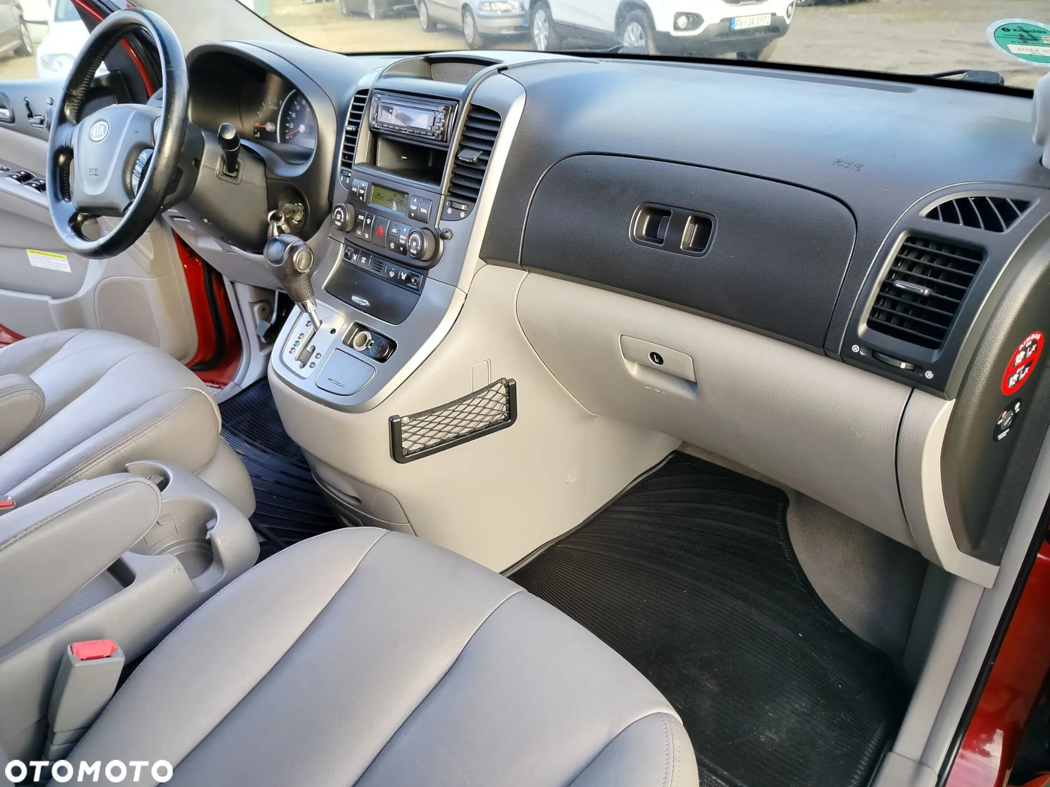 Kia Carnival - 33