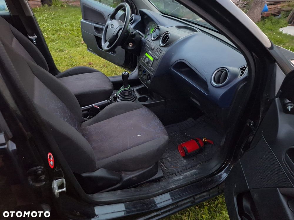 Ford Fiesta 1.4 Ambiente - 12