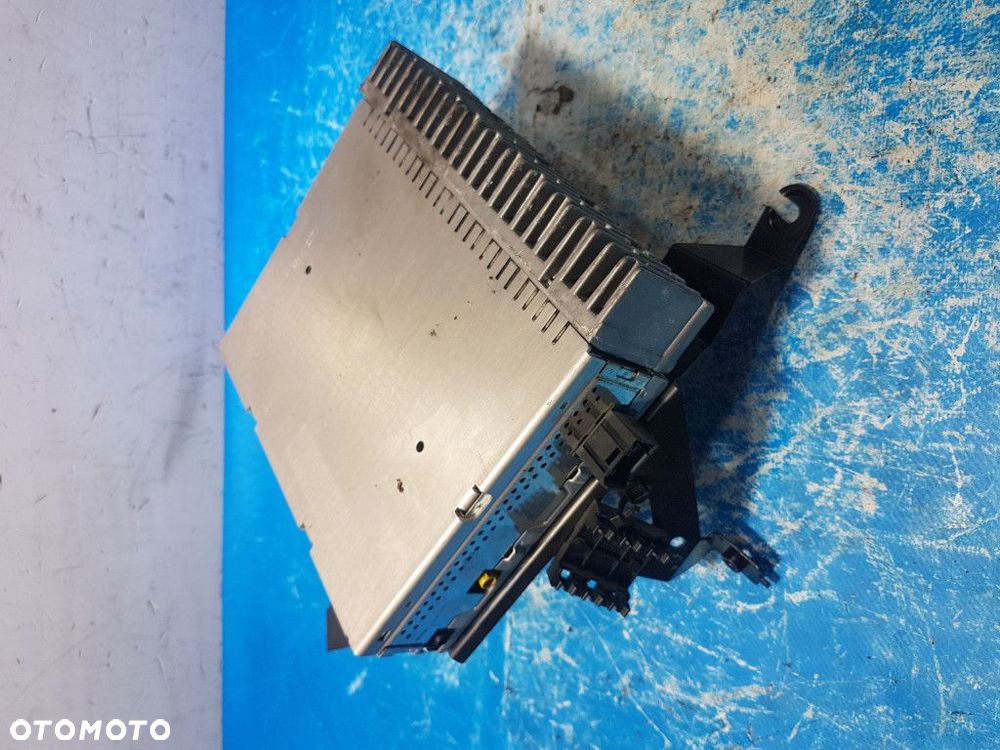 MERCEDES W211 WZMACNIACZ BECKER - 1